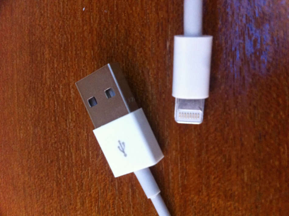 USB Charging & Data Sync Cable for iPhone 5/SE/6/7/iPad/iPod. Shipping R22.73