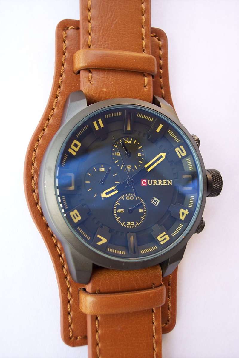 CURREN 8225 Large Dial Quartz Date Fashion Watch. Leather Band. Water-resistant