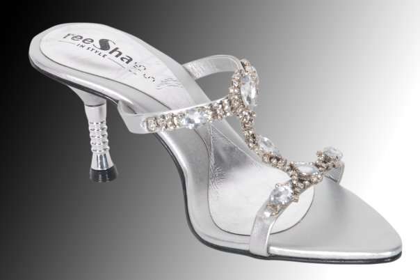 Exclusive swarovski crystal sandal...size 6