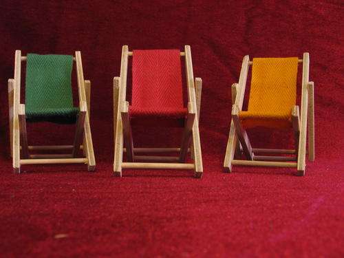 VINTAGE DOLLS HOUSE / POOL-SIDE RECLINING CHAIRS (DECK CHAIRS)