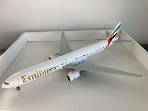 Emirates Boeing 777-300 diecast 1:200 model