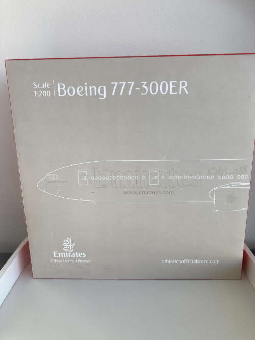 Emirates Boeing 777-300 diecast 1:200 model