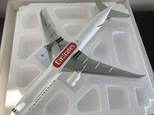 Emirates Boeing 777-300 diecast 1:200 model