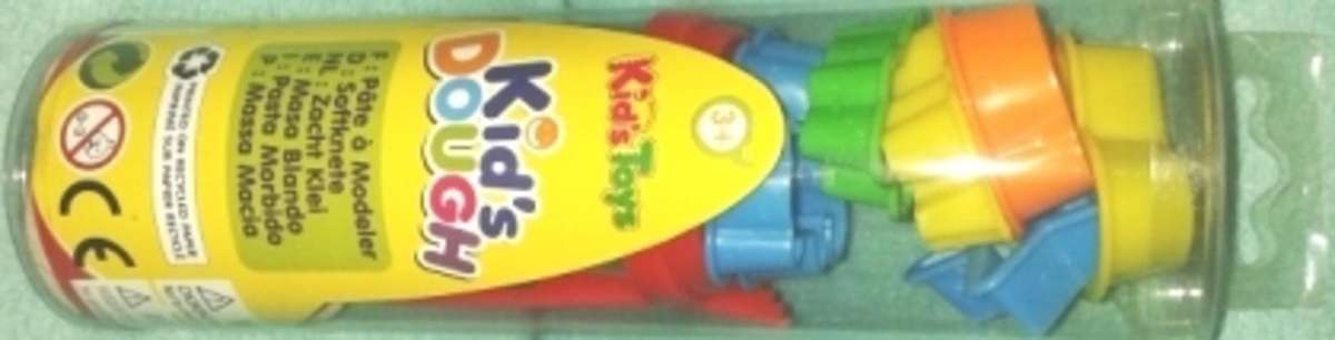 Kids Dough set of 2 colours with shapes and plastic knife !! Keeps little hands busy!!