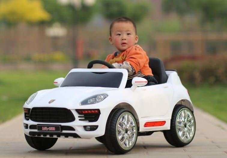 Kiddies Ride ON Battery Powered Car *R4999!!!