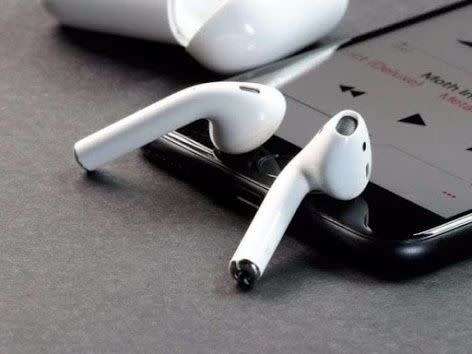 Portable Wireless Bluetooth Earphones with dock