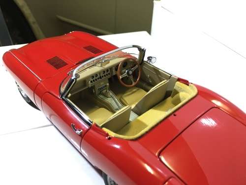 1:18 AUTOart Signature Jaguar E-Type Series 1 Roadster 3.8
