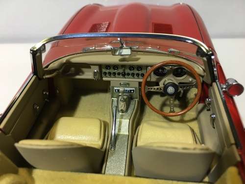 1:18 AUTOart Signature Jaguar E-Type Series 1 Roadster 3.8
