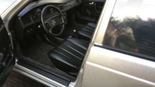 1:18 AUTOart Mercedes-Benz 190 E 2.0 (W201)