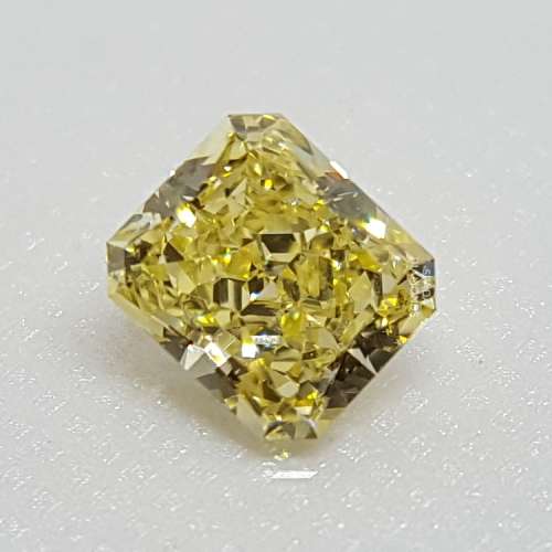 100% Natural Fancy Radiant Cut Diamond 0.45ct Fancy Yellow VS1, Valued R17100!