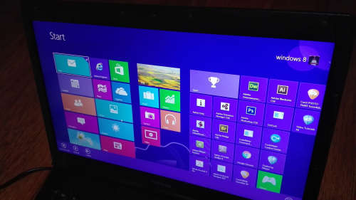 i7 Laptop -(under R3000) Toshiba - for Graphic Designer - has photo shop + ai installed