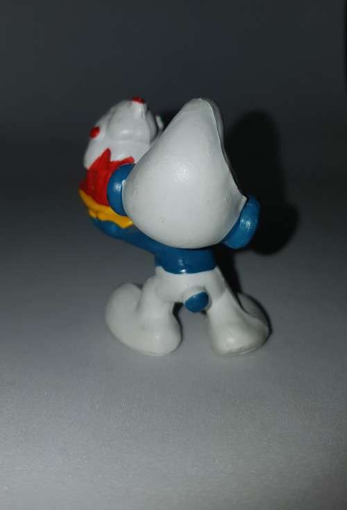 Peyo SMURF with CAKE dessert FIGURINE original smurfs PVC Schleich VINTAGE pie