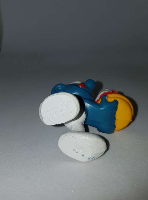 Peyo SMURF with CAKE dessert FIGURINE original smurfs PVC Schleich VINTAGE pie