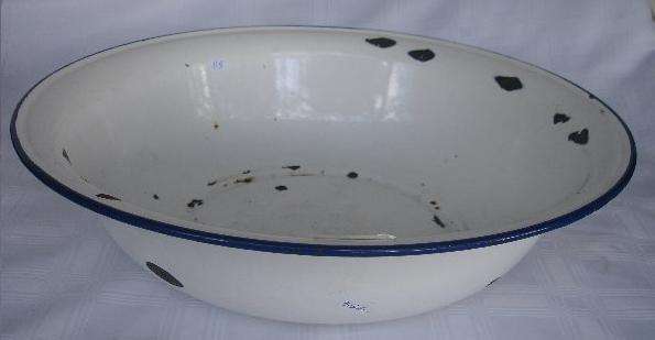 Enamel Basin 40.5cm
