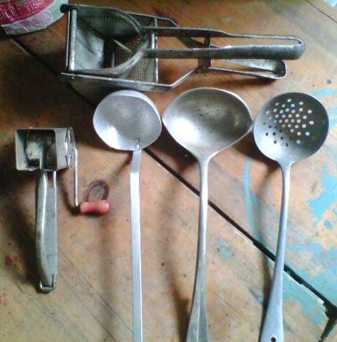 KITCHEN UTENSILS SET 5 VERY OLD