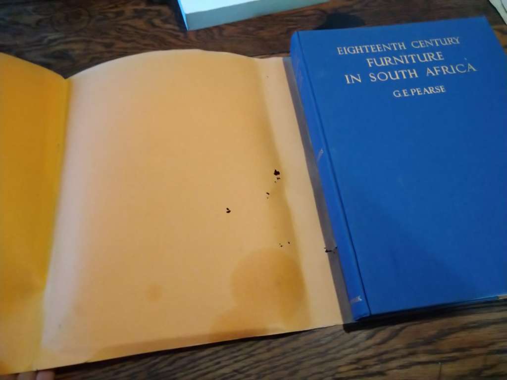 EIGHTEENTH CENTURY FURNITURE IN SOUTH AFRICA - GE Pearse