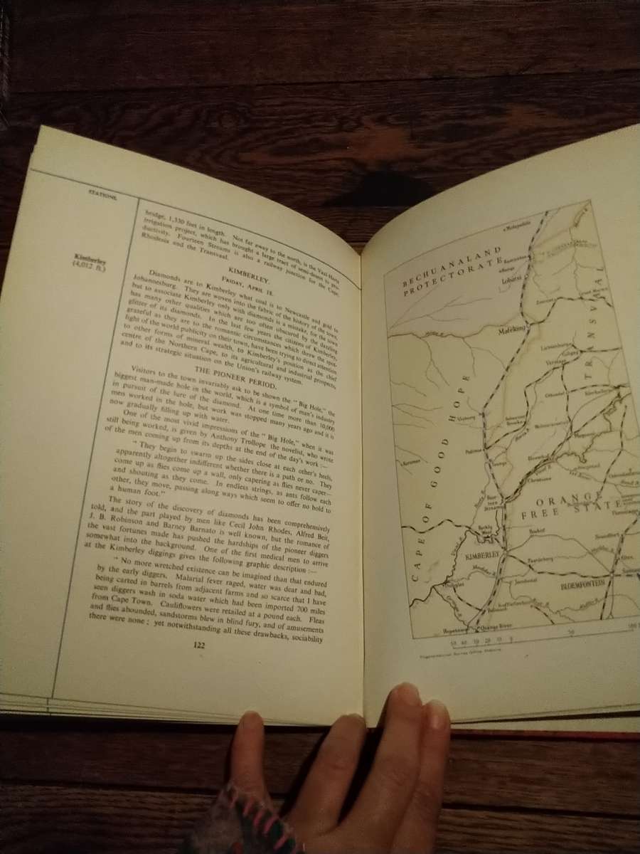 THEIR MAJESTIES THE KING AND QUEEN IN THE UNION OF SOUTH AFRICA FEBRUARY - APRIL 1947