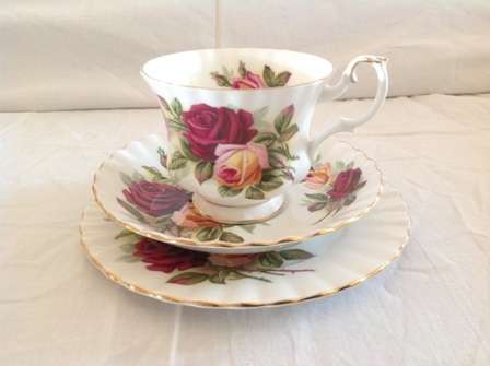 STUNNING ROYAL ALBERT KINGS RANSOM TEA TRIO
