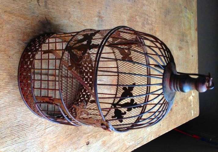 VINTAGE LARGE BIRD CAGE INCLUDING MATCHING BRACKET
