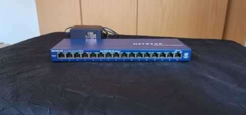 Netgear 12 port 10/100mbps network switch