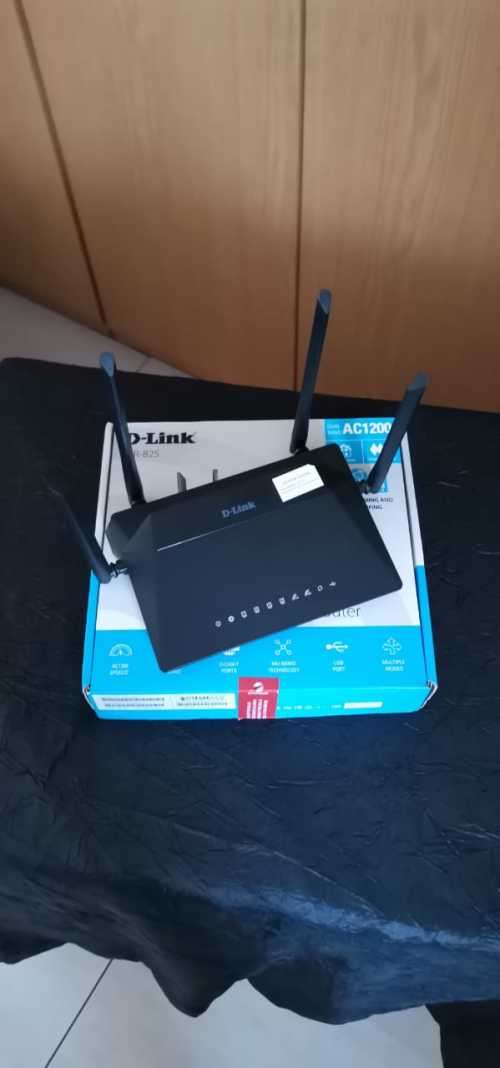 D Link AC1200 WiFi gigabit router
