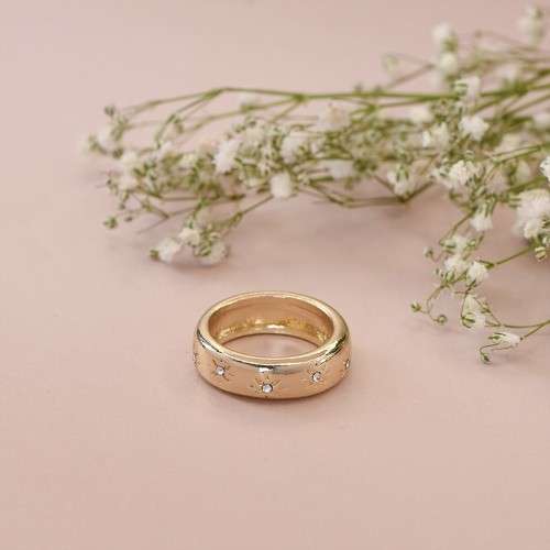 9k Gold plain set ring with crystals. Size 7 and 6