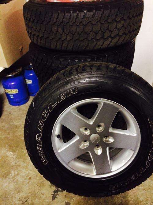 Brand new Jeep Wrangler 2014 original tyres & mags