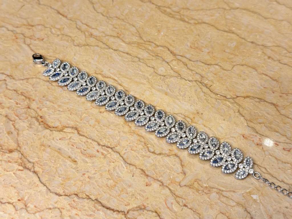 MAGNIFICENTLY BEAUTIFUL SWAROVSKI STATEMENT BRACELET