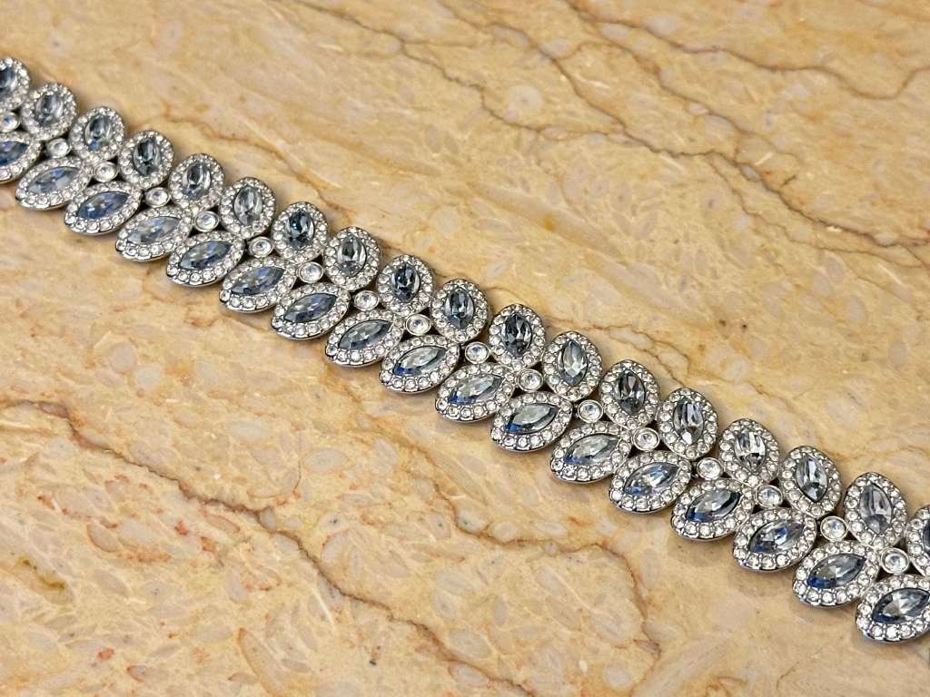 MAGNIFICENTLY BEAUTIFUL SWAROVSKI STATEMENT BRACELET