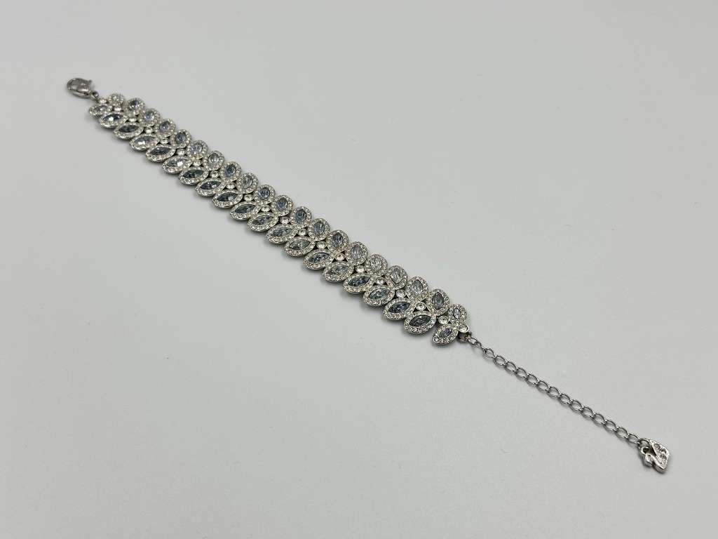 MAGNIFICENTLY BEAUTIFUL SWAROVSKI STATEMENT BRACELET
