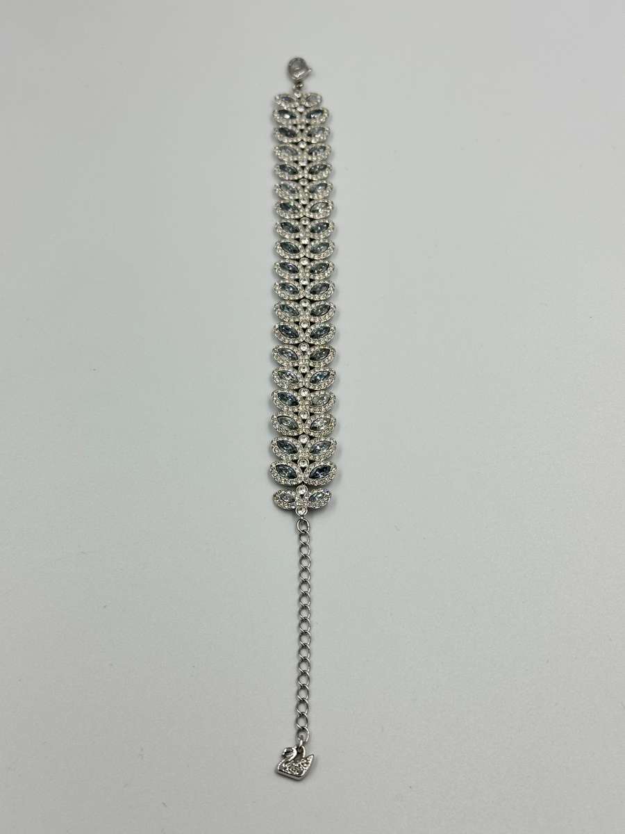 MAGNIFICENTLY BEAUTIFUL SWAROVSKI STATEMENT BRACELET
