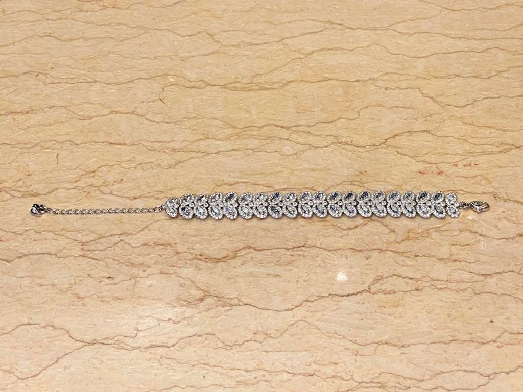 MAGNIFICENTLY BEAUTIFUL SWAROVSKI STATEMENT BRACELET