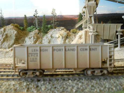 HO SCALE HOPPER CAR
