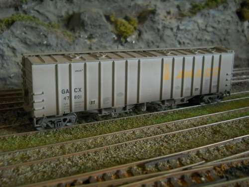HO scale Walthers covered hopper freight car