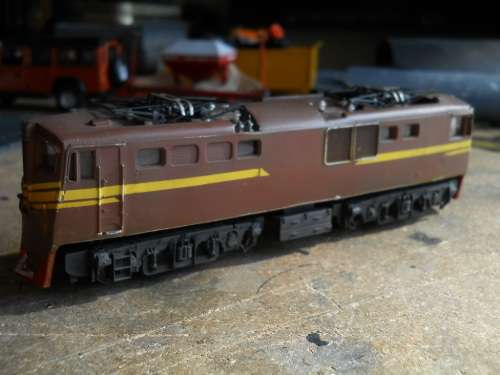 SOUTH AFRICAN RAILWAYS (SAR) ELECTRIC MODEL LOCOMOTIVE (12MM GAUGE !)