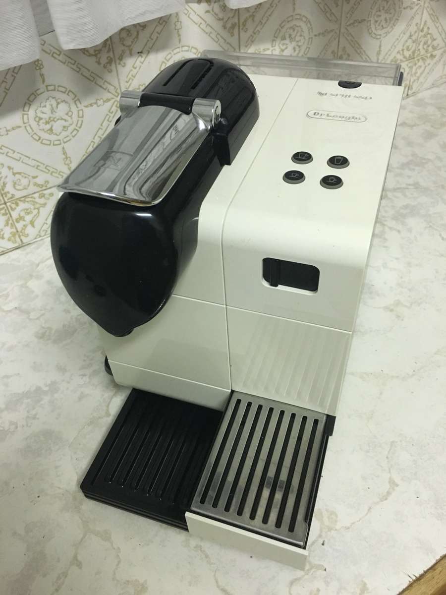 Nespresso Delonghi Lattissima Plus ** PLEASE READ **