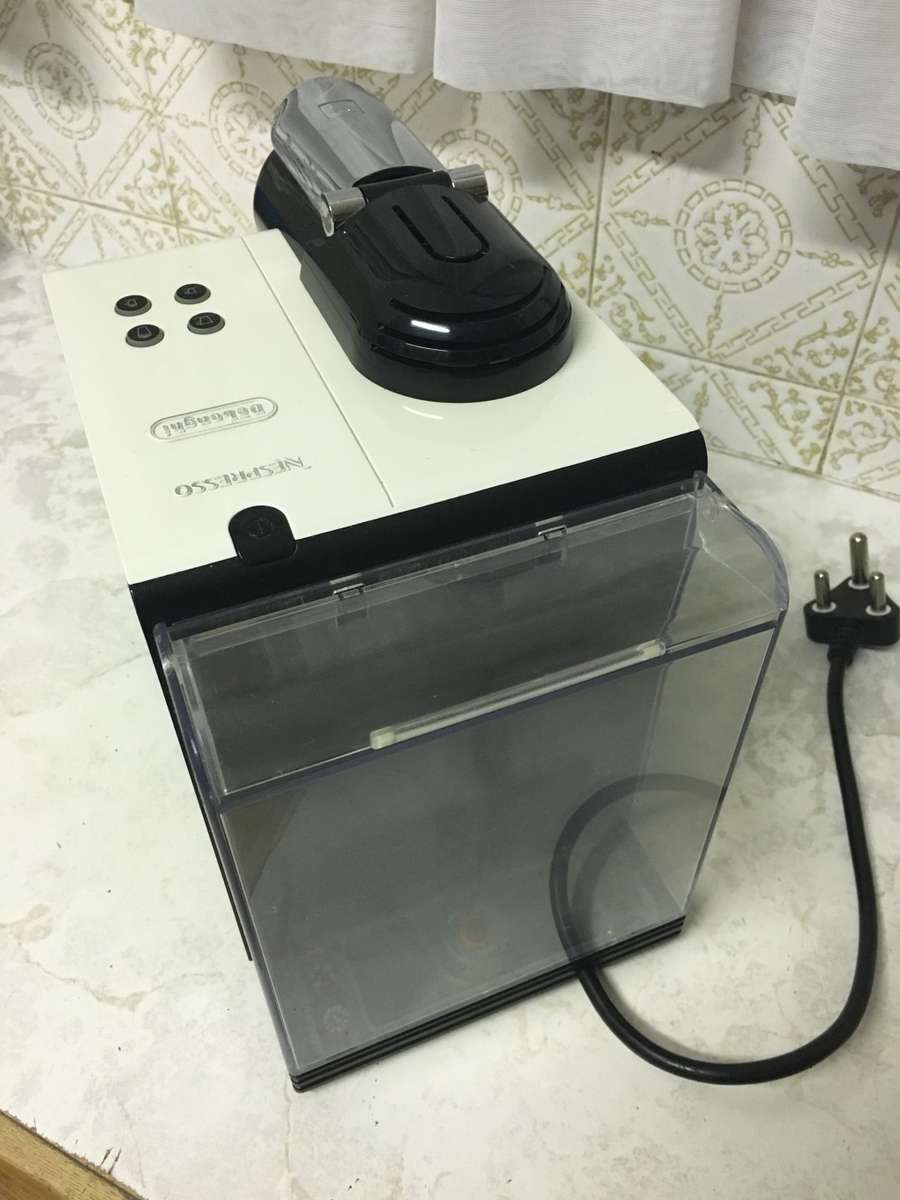 Nespresso Delonghi Lattissima Plus ** PLEASE READ **