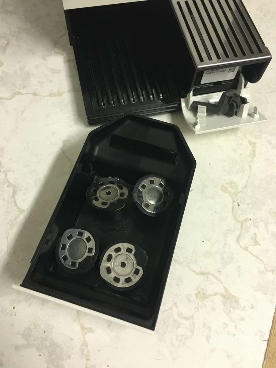 Nespresso Delonghi Lattissima Plus ** PLEASE READ **