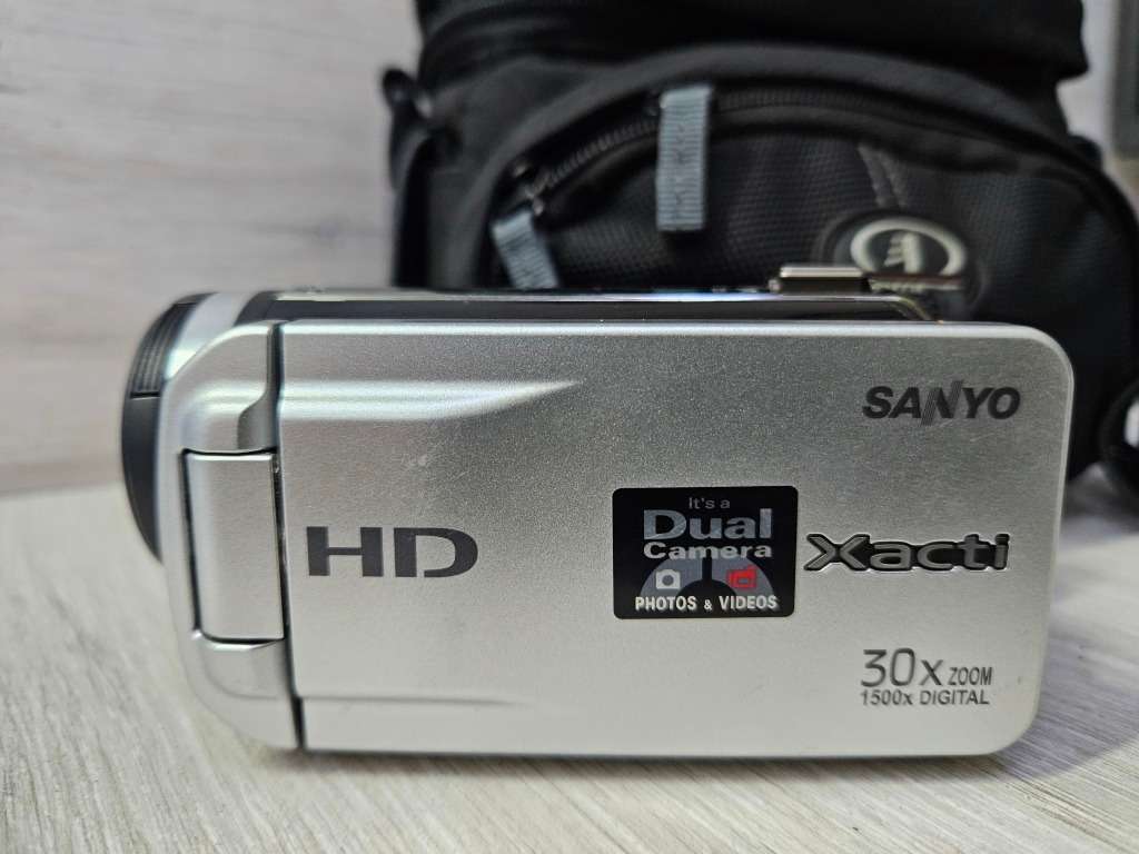 Sanyo Xacti Dual Camera