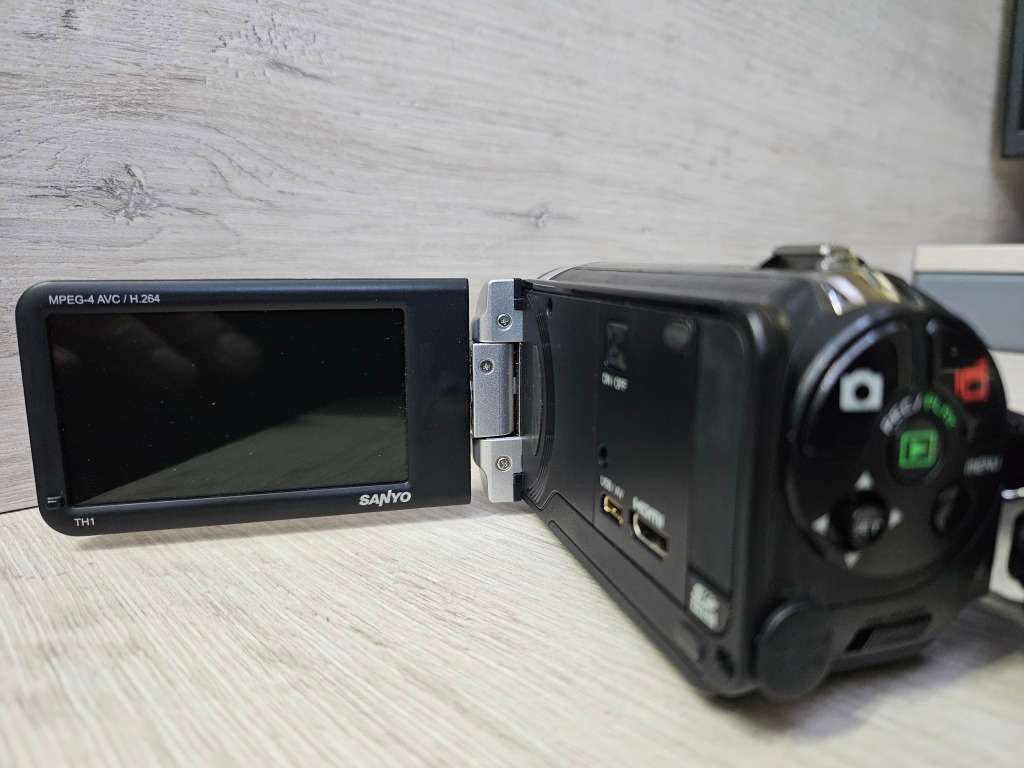 Sanyo Xacti Dual Camera
