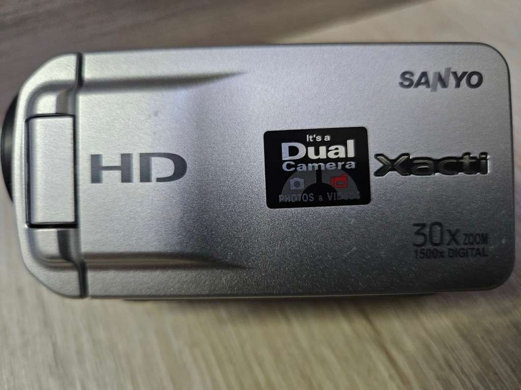 Sanyo Xacti Dual Camera