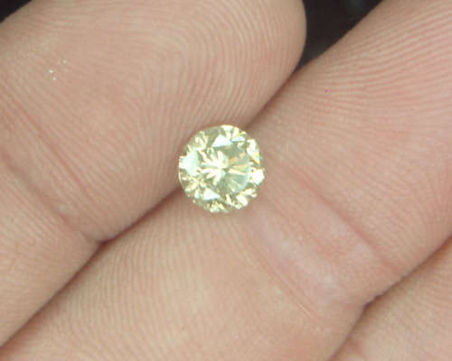 0.72 Ct DIAMOND  FANCY (O) SI1, 5.5 mm, Cut - Very good)