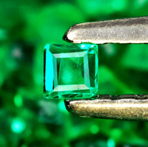 TOP GREEN EMERALD PRINCESS CUT LOT (28 pieces - 1.0 TCts)