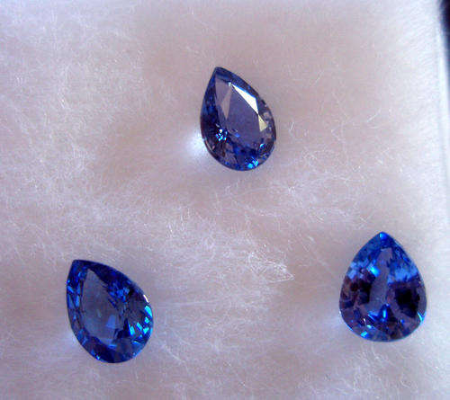 JUST JEWELS - TOP ROYAL BLUE SAPPHIRE PEAR SET (1.05 TCt)