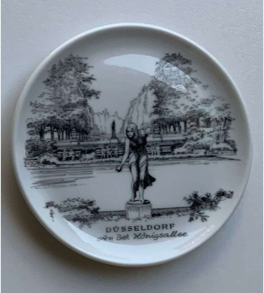 3 Düsseldorf Schloss Jagerhof Porcelain Mini Decoration Plates - GEGR 1849 UHLENHORST