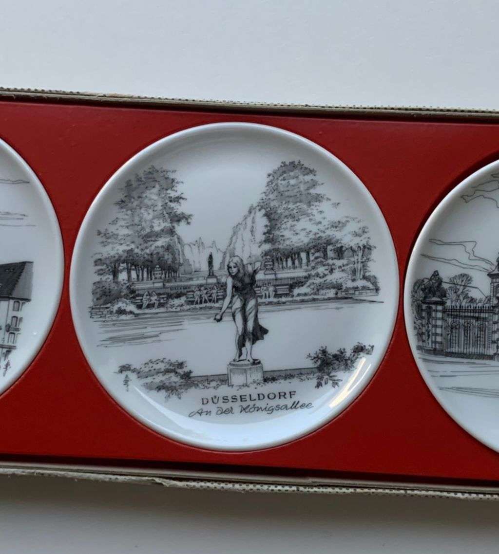 3 Düsseldorf Schloss Jagerhof Porcelain Mini Decoration Plates - GEGR 1849 UHLENHORST