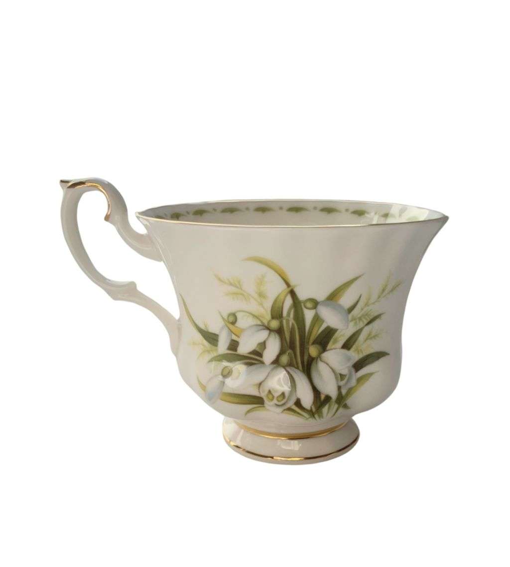 3 Piece Flower of the month series produced by Royal Albert, featuring The Flower of January