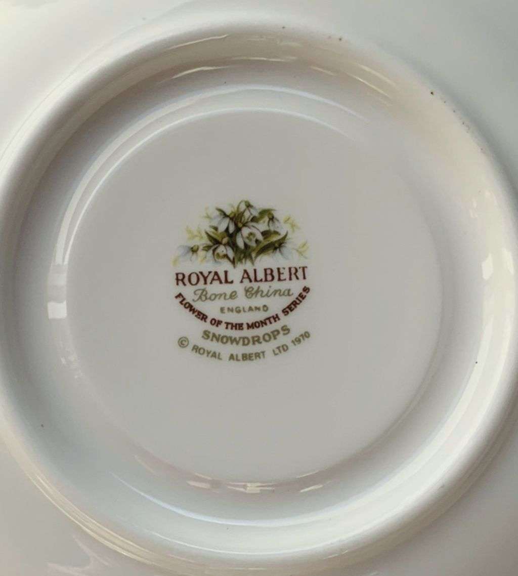 3 Piece Flower of the month series produced by Royal Albert, featuring The Flower of January