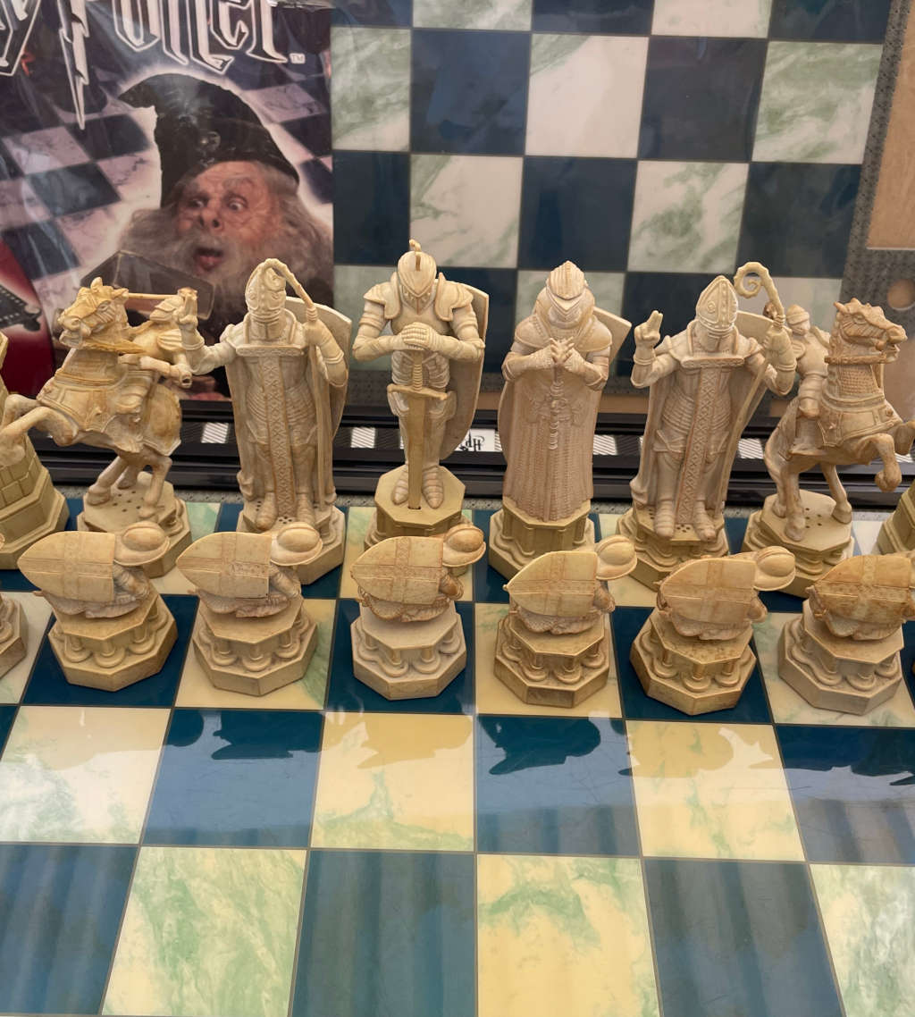 Rare Collector`s Edition Harry Potter Chess Set - Please Read