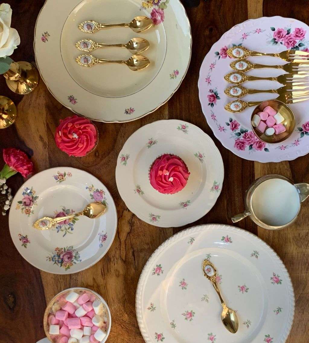 Vintage Cottage Core Collection: 15-Piece Rustic Antique Shabby Chic China Set with Plate Hangers